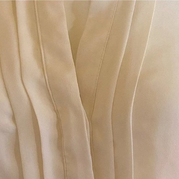 212 White Blouse, 3/4 Sleeve, Pleated Front. 2X - Picture 4 of 5